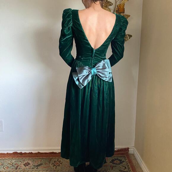 80s vintage velvet low back dress - Picture 4 of 8